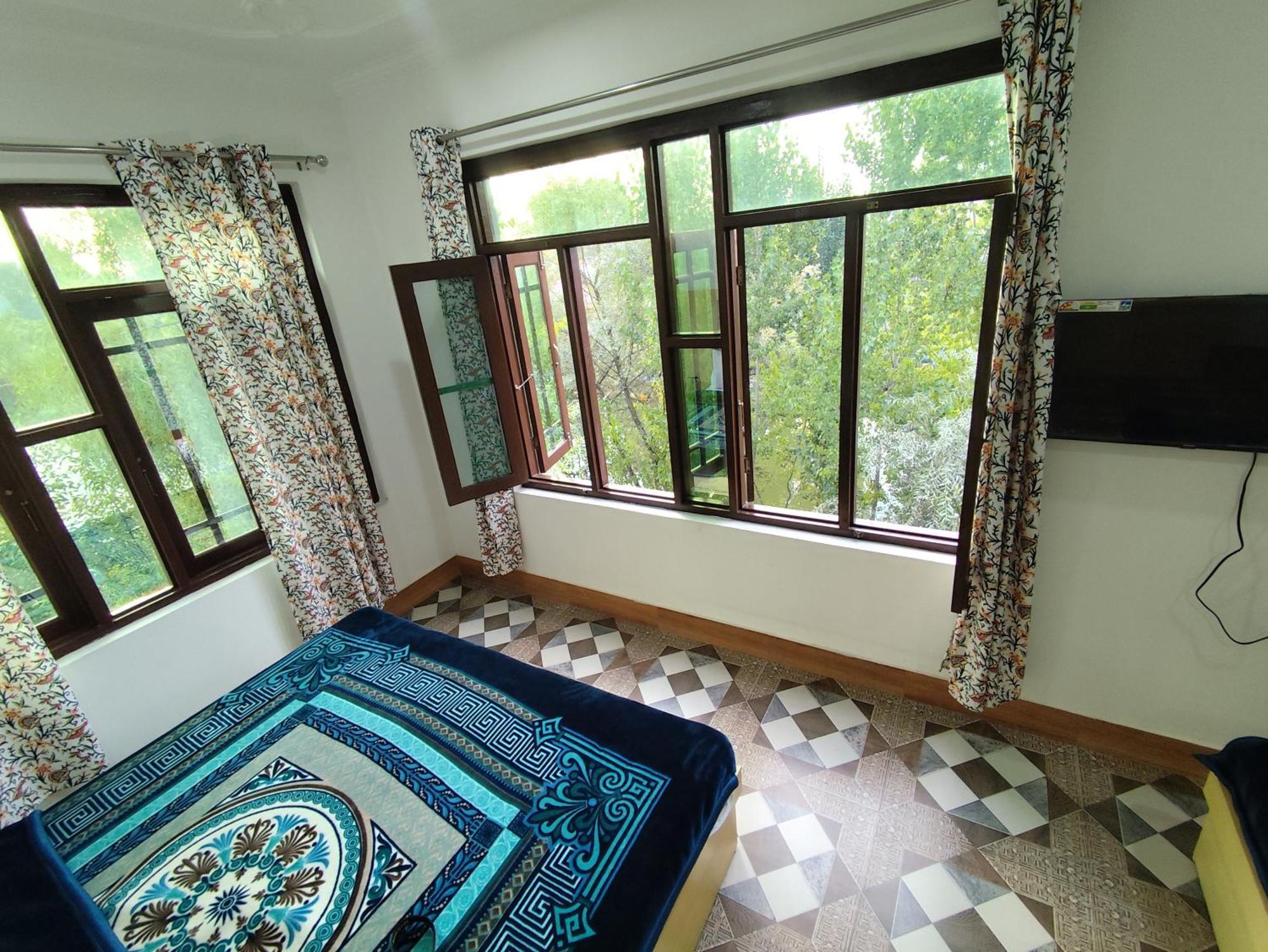 Hotel The Heaven Tree Srīnagar Exterior foto