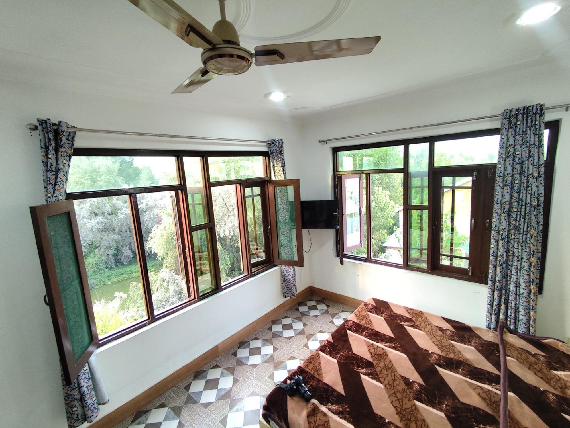 Hotel The Heaven Tree Srīnagar Exterior foto