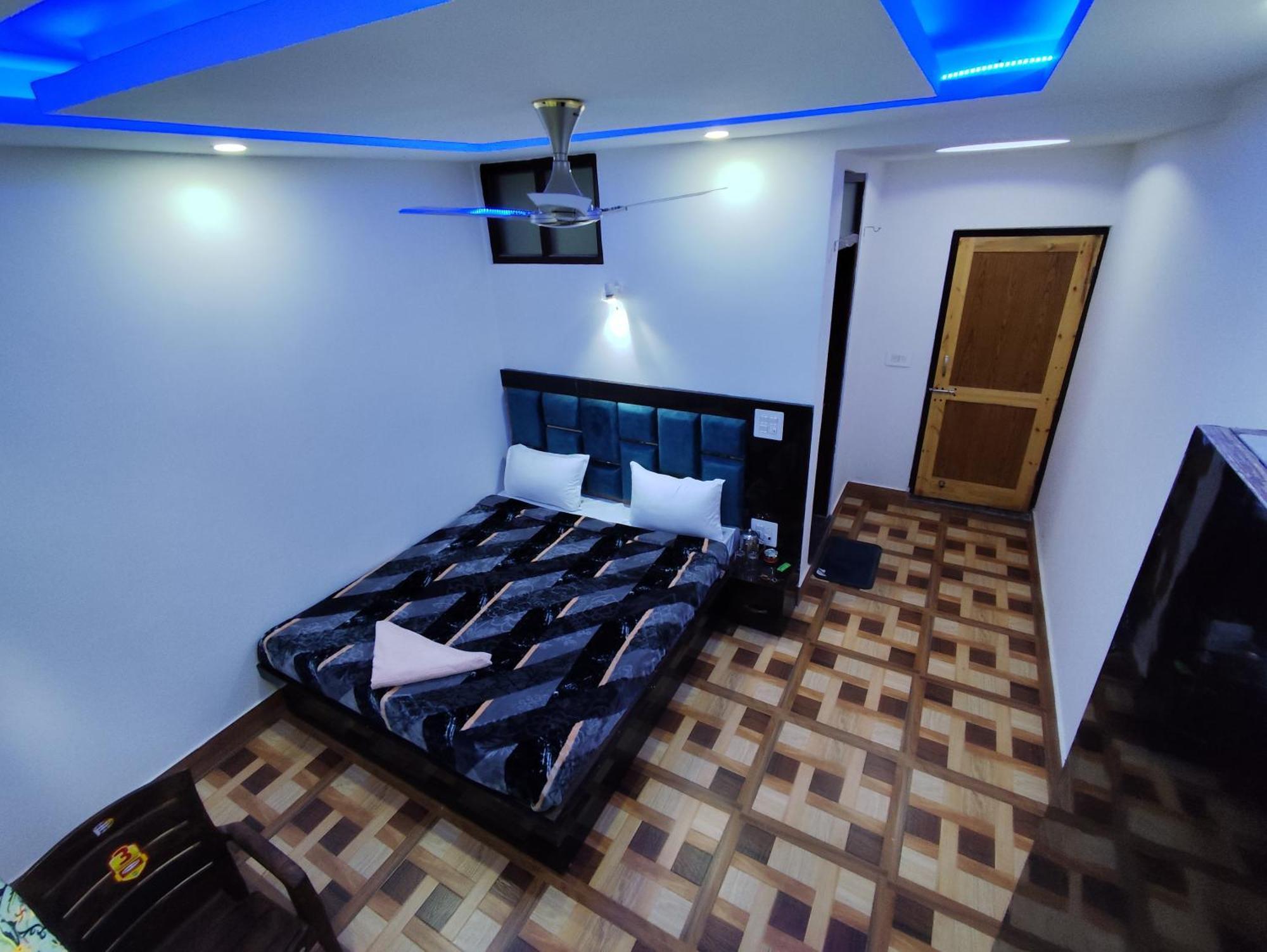 Hotel The Heaven Tree Srīnagar Exterior foto