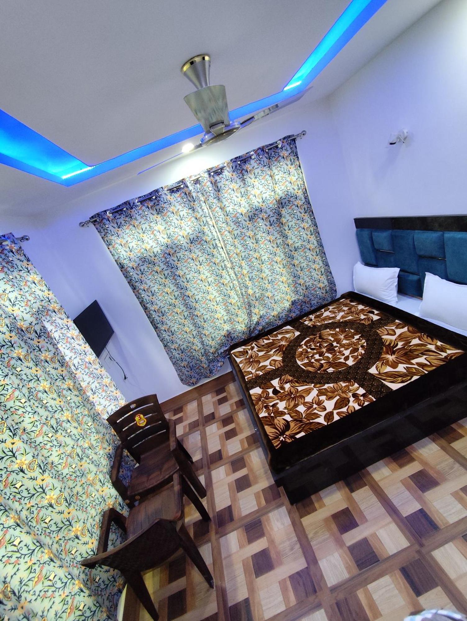 Hotel The Heaven Tree Srīnagar Exterior foto