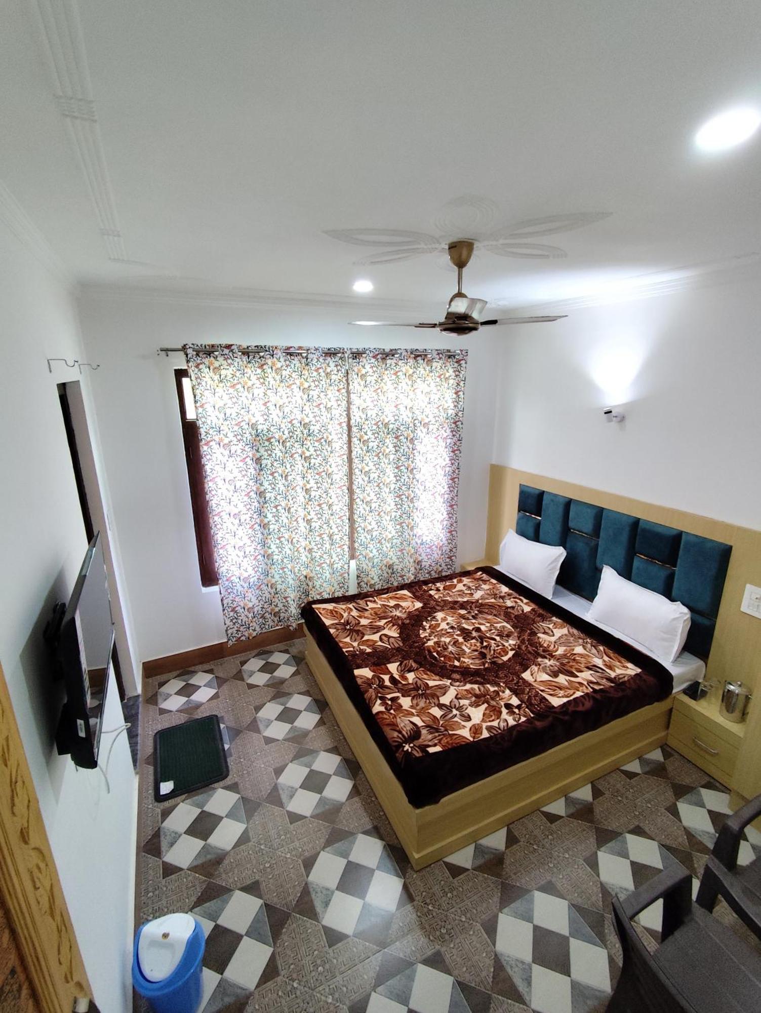 Hotel The Heaven Tree Srīnagar Exterior foto