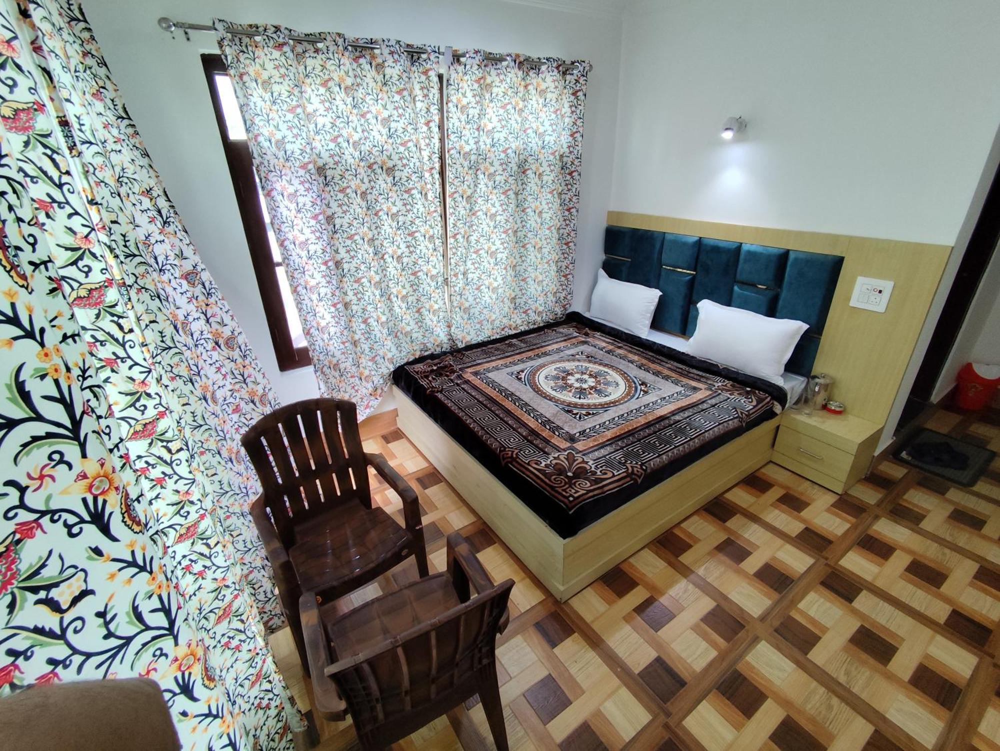Hotel The Heaven Tree Srīnagar Exterior foto