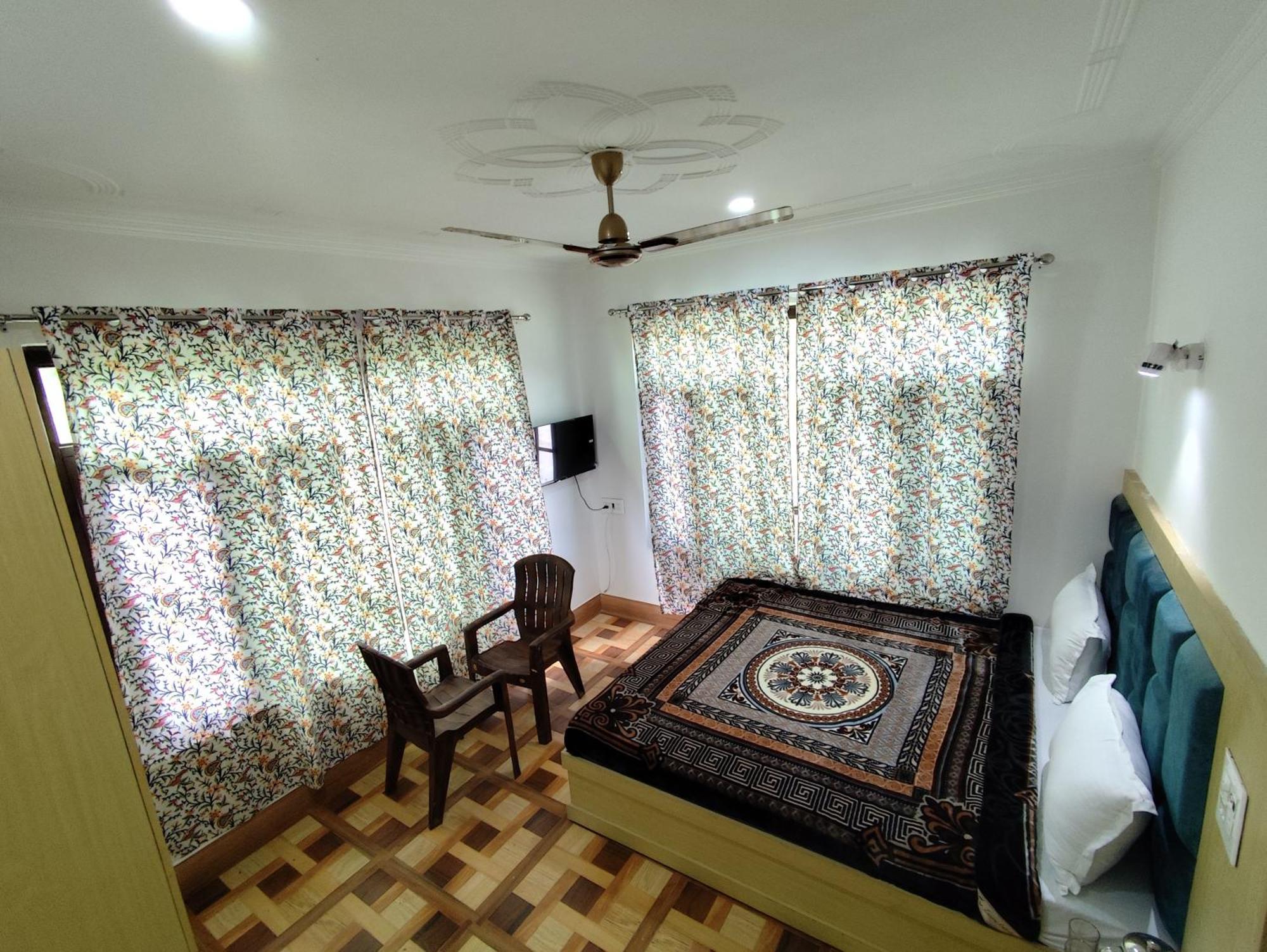 Hotel The Heaven Tree Srīnagar Exterior foto