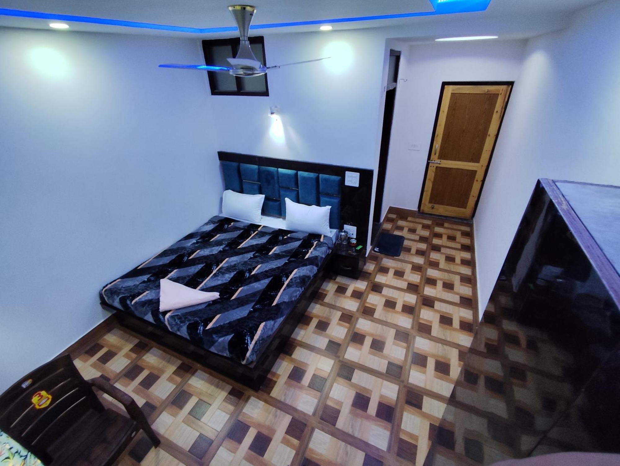Hotel The Heaven Tree Srīnagar Exterior foto