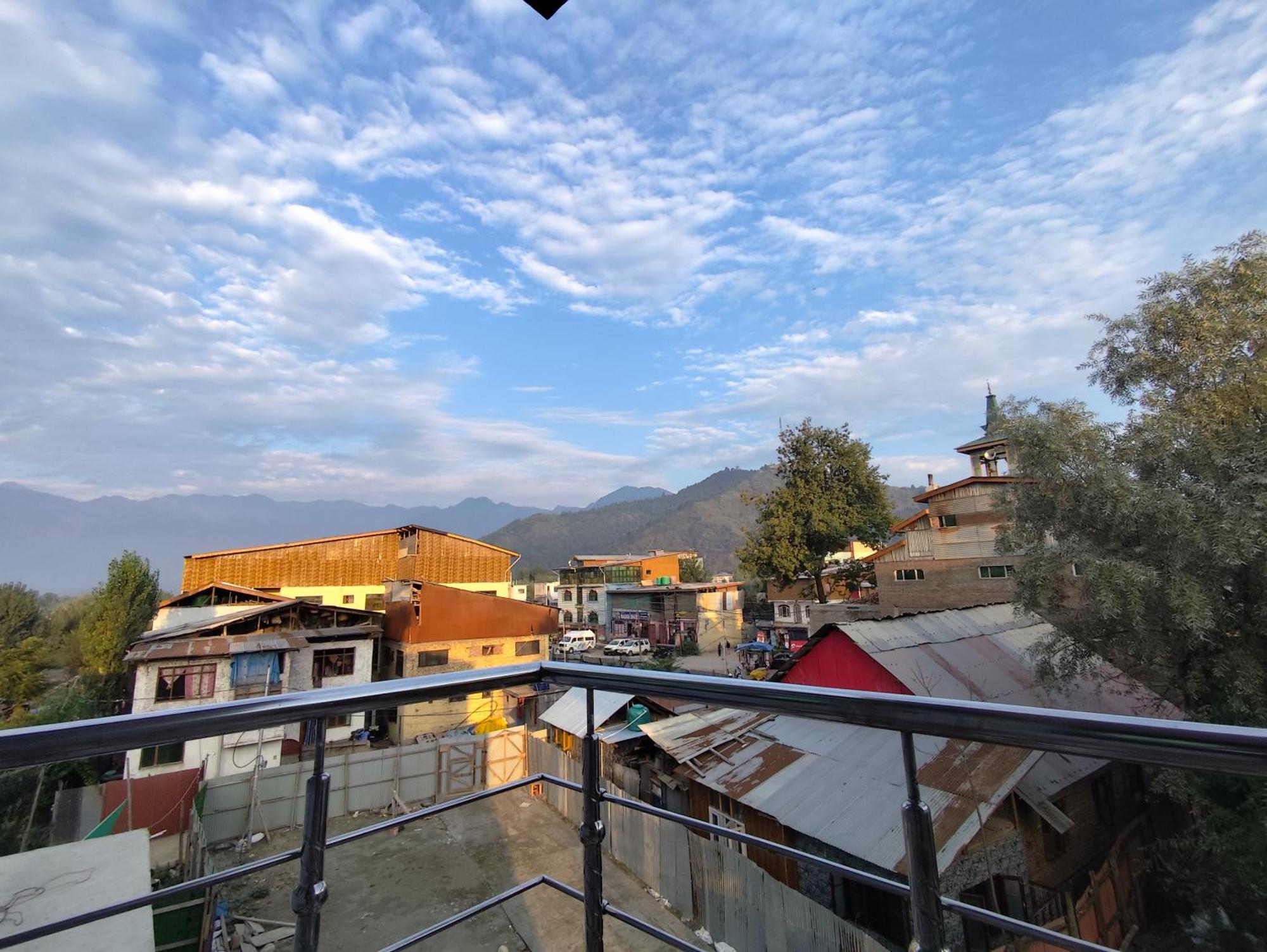 Hotel The Heaven Tree Srīnagar Exterior foto