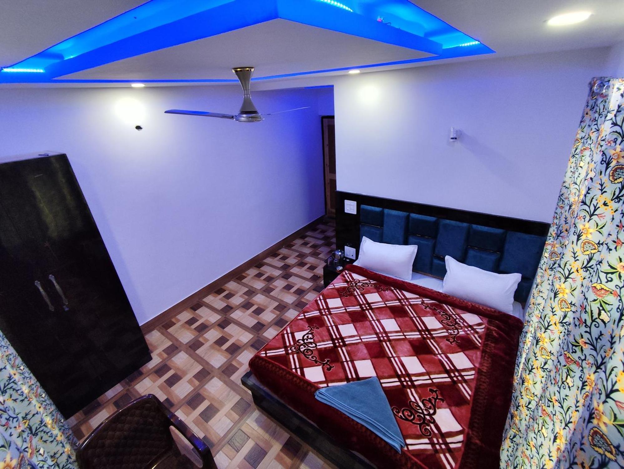 Hotel The Heaven Tree Srīnagar Exterior foto